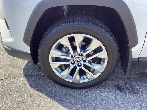 Used 2025 Toyota RAV4 XLE Premium image 9