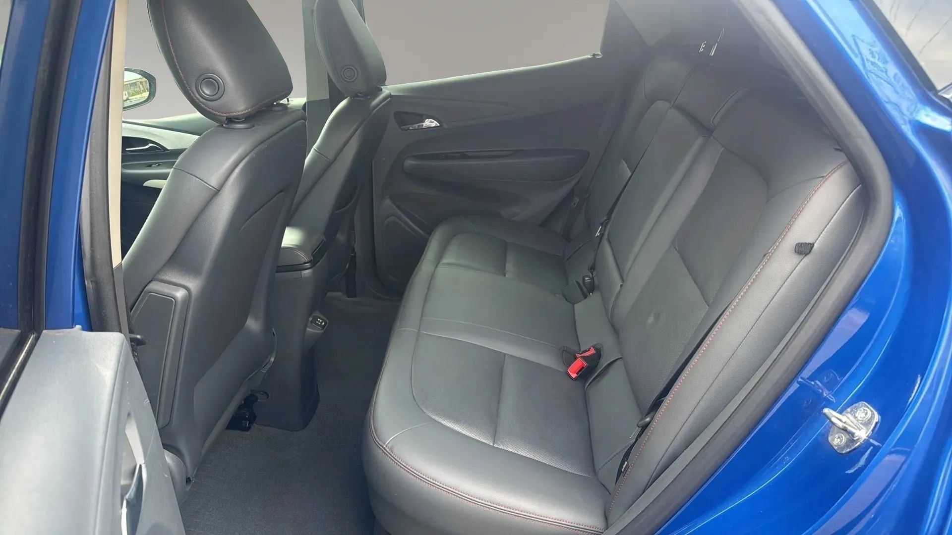 Used 2020 Chevrolet Bolt Premier w/ Infotainment Package FWD image 10