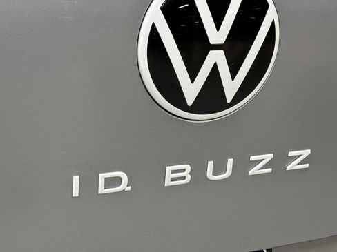 New 2025 Volkswagen ID. Buzz Pro S Plus RWD image 27