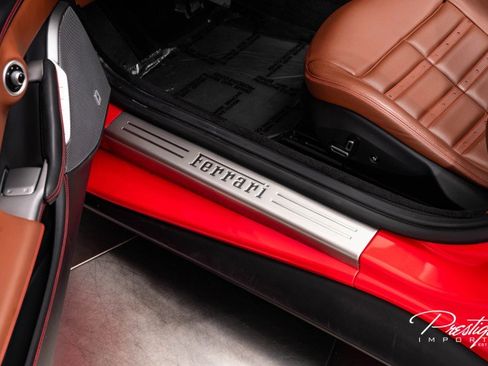 Used 2019 Ferrari Portofino image 33