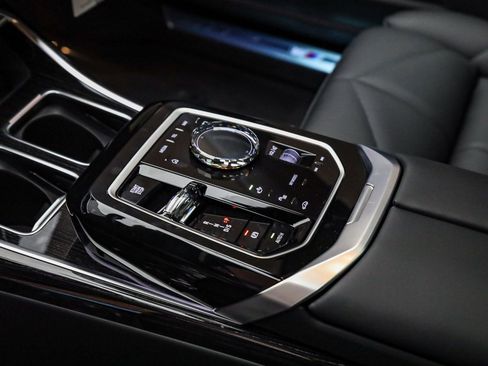 New 2026 BMW 740i xDrive w/ Premium Package image 23