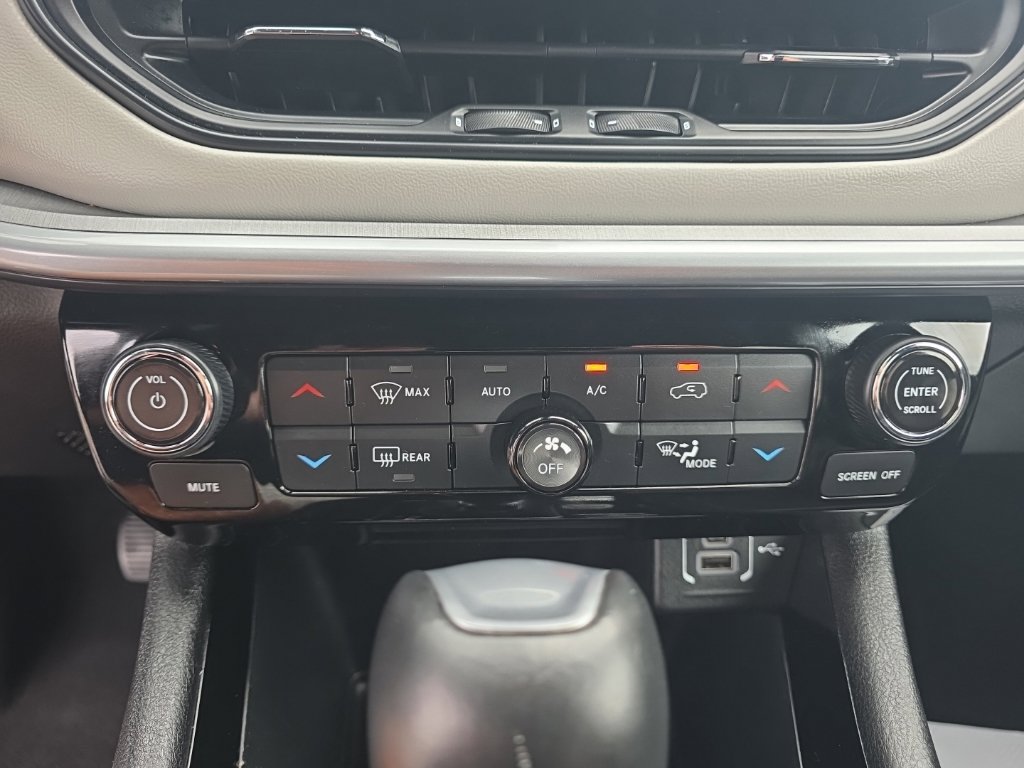 Used 2025 Jeep Compass Limited AWD/4WD image 21