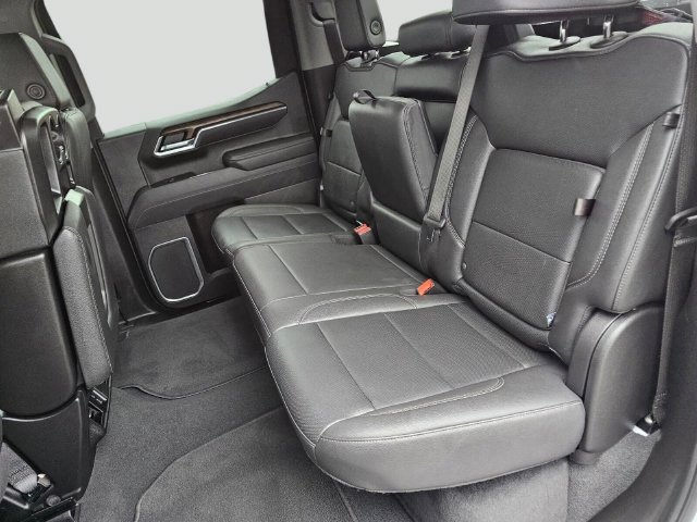 Used 2025 GMC Sierra 1500 SLT AWD/4WD image 18