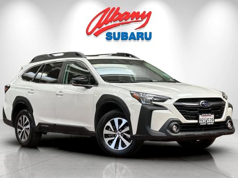 Used 2025 Subaru Outback Premium image 2