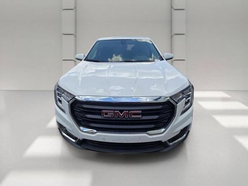 Used 2022 GMC Terrain SLE FWD image 2