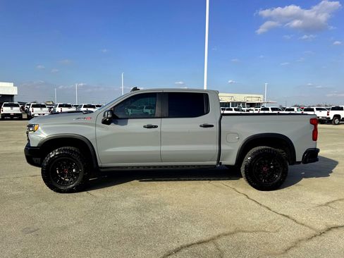 Used 2024 Chevrolet Silverado 1500 ZR2 w/ Technology Package image 9