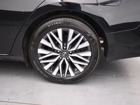 Used 2025 Nissan Altima 2.5 SV FWD image 34