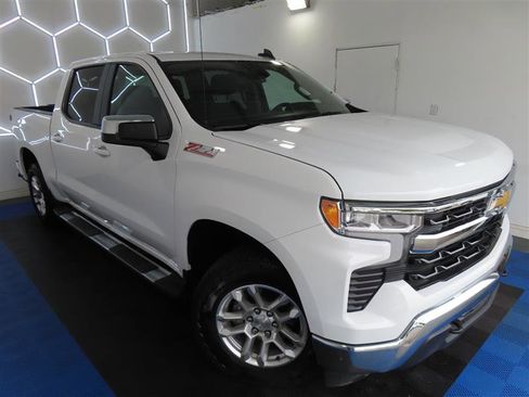 Used 2025 Chevrolet Silverado 1500 LT AWD/4WD image 5