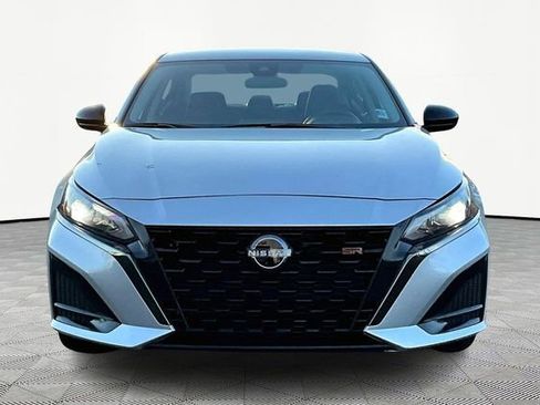 Used 2024 Nissan Altima 2.5 SR image 2