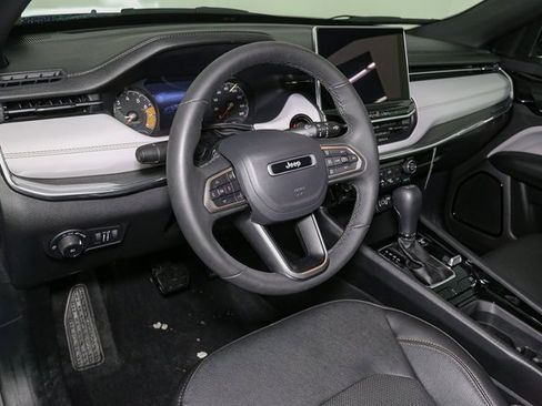 Used 2023 Jeep Compass Limited image 20