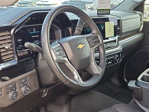 Used 2025 Chevrolet Silverado 1500 LT image 18