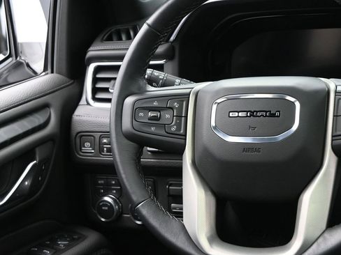 Used 2022 GMC Yukon Denali w/ Denali Premium Package image 31