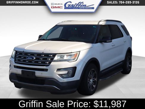 Used 2016 Ford Explorer XLT w/ Equipment Group 202A FWD image 2