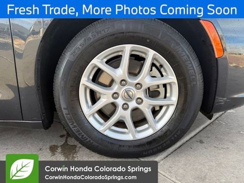 Used 2021 Chrysler Pacifica Touring-L image 18