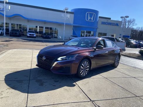 Used 2024 Nissan Altima 2.5 SV image 4