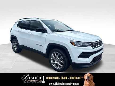 Used 2023 Jeep Compass Latitude AWD/4WD image 13