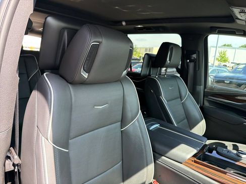 Used 2023 Cadillac Escalade ESV Premium Luxury RWD image 39