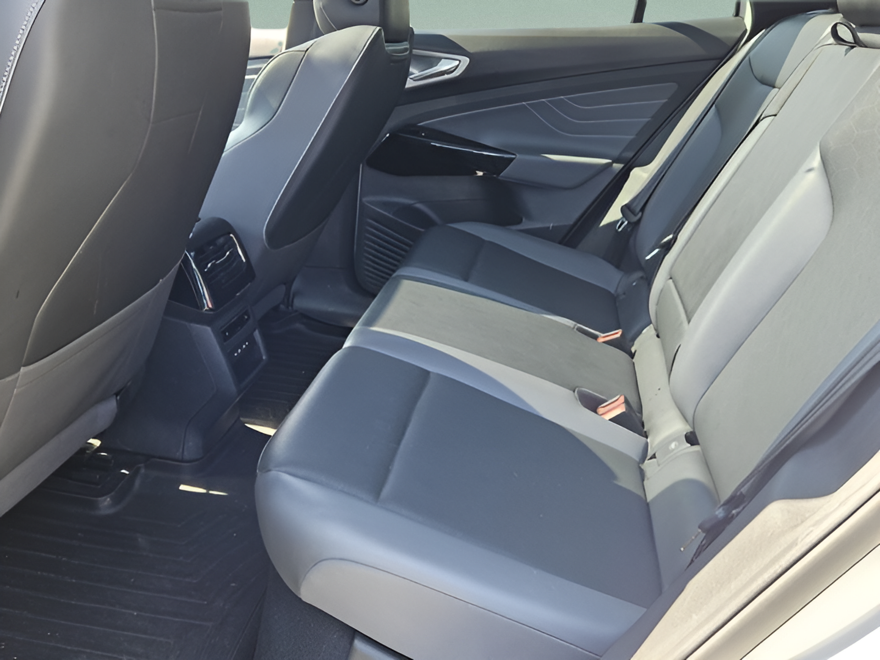 Used 2023 Volkswagen ID.4 Pro S Plus RWD image 9