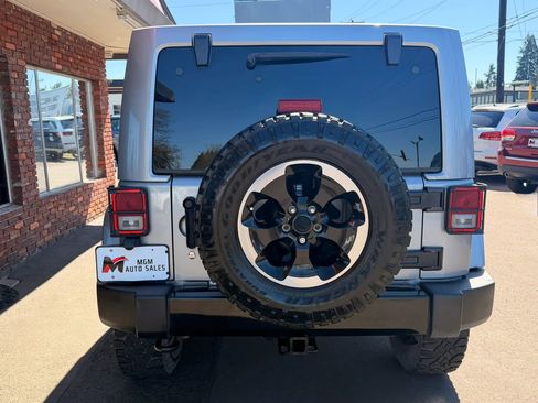 Used 2014 Jeep Wrangler Unlimited Sahara AWD/4WD image 4