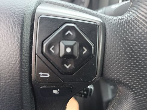Used 2017 Toyota Tacoma TRD Off-Road w/ Tow Package AWD/4WD image 22