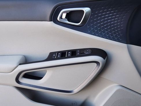 Certified 2025 Kia Soul EX FWD image 20