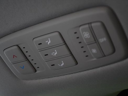 Used 2024 Kia Carnival LX FWD image 23