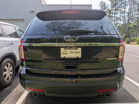 Used 2014 Ford Explorer XLT w/ Equipment Group 202A FWD image 4