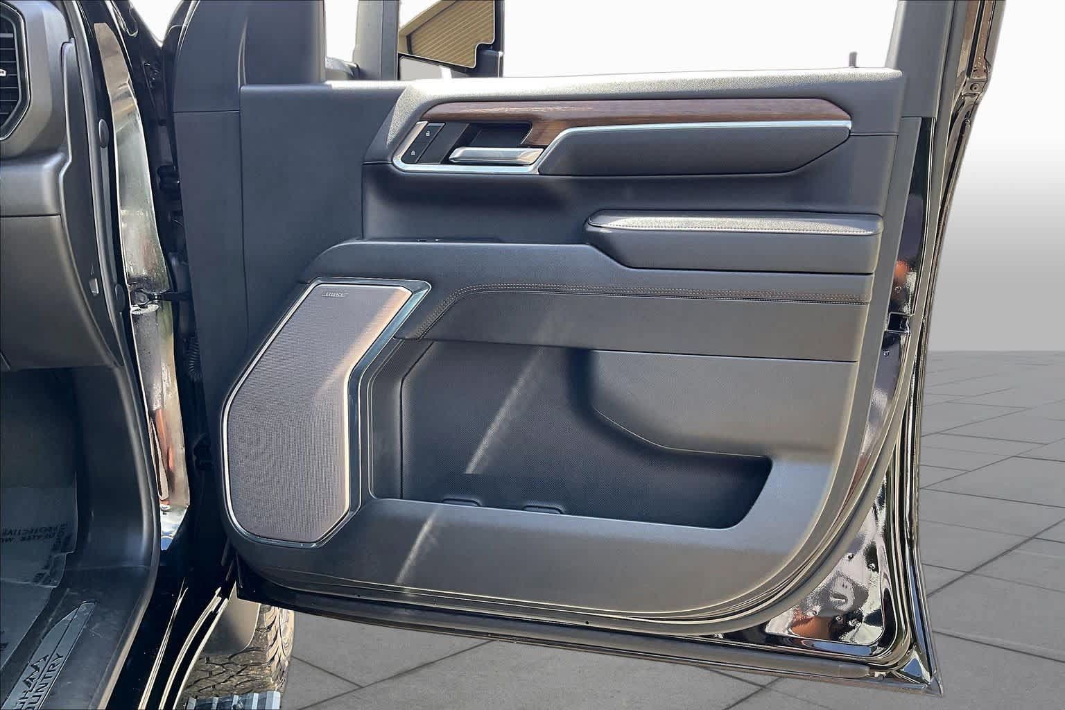 Used 2024 Chevrolet Silverado 2500 High Country w/ High Country Premium Package AWD/4WD image 23