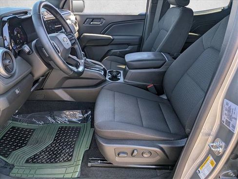 Used 2025 Chevrolet Colorado LT AWD/4WD image 23