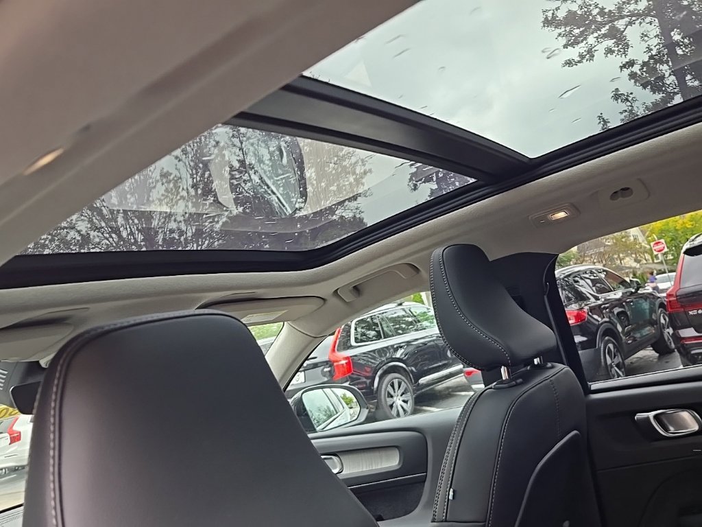 Certified 2025 Volvo XC40 B5 Ultra AWD/4WD image 15