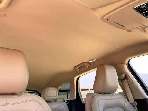 Used 2022 Lincoln Corsair AWD w/ Equipment Group 101A image 14