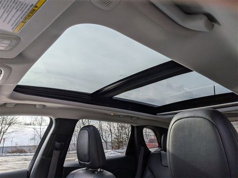 Certified 2022 Jeep Cherokee Limited image 19