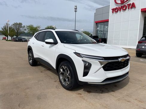 Used 2025 Chevrolet Trax LT w/ LT Convenience Package FWD image 1