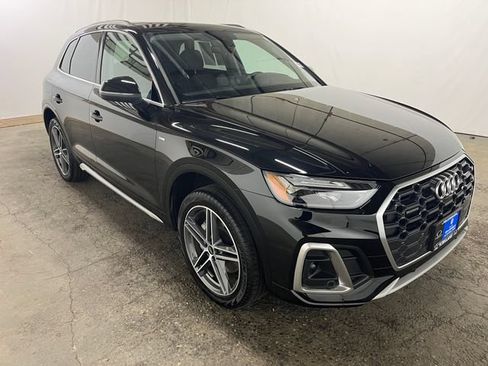 Used 2023 Audi Q5 e Premium Plus w/ Premium Plus Package AWD/4WD image 3
