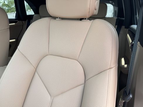 New 2025 Porsche Macan image 5