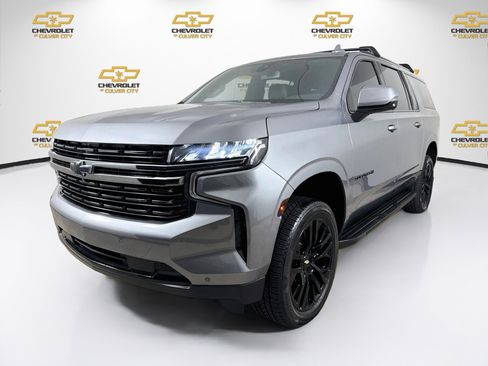 Used 2022 Chevrolet Suburban RST w/ Luxury Package AWD/4WD image 3