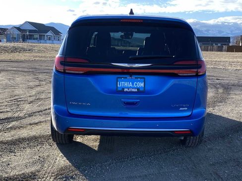 New 2026 Chrysler Pacifica Limited image 13
