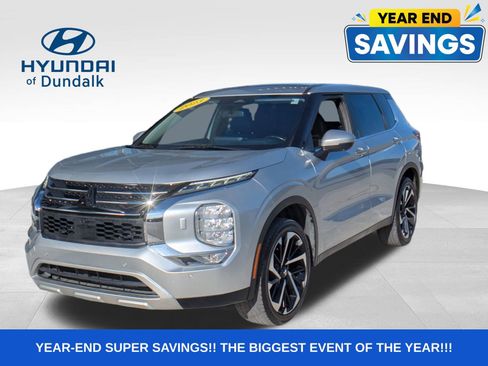 Used 2023 Mitsubishi Outlander SE image 1