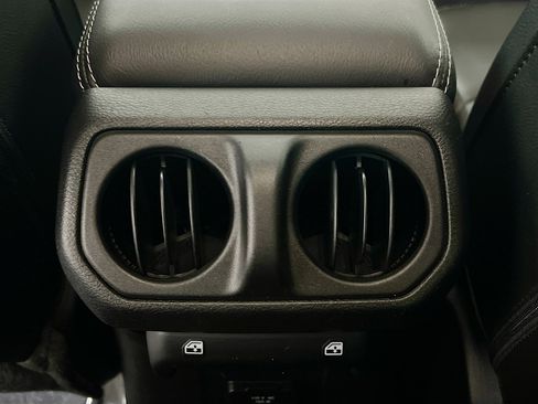 Used 2023 Jeep Wrangler Unlimited Sahara AWD/4WD image 18