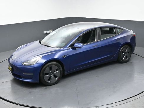 Used 2023 Tesla Model 3 Standard Range image 40