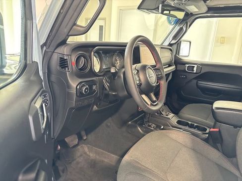 Used 2024 Jeep Wrangler Unlimited Rubicon w/ Technology Group AWD/4WD image 7