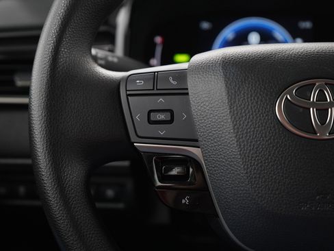 Used 2025 Toyota Camry LE image 24