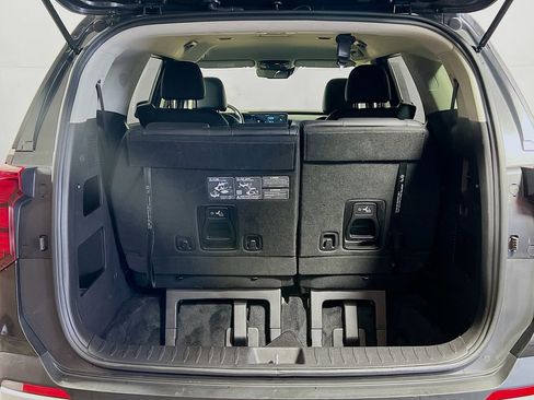 Used 2025 Kia Carnival FWD image 22