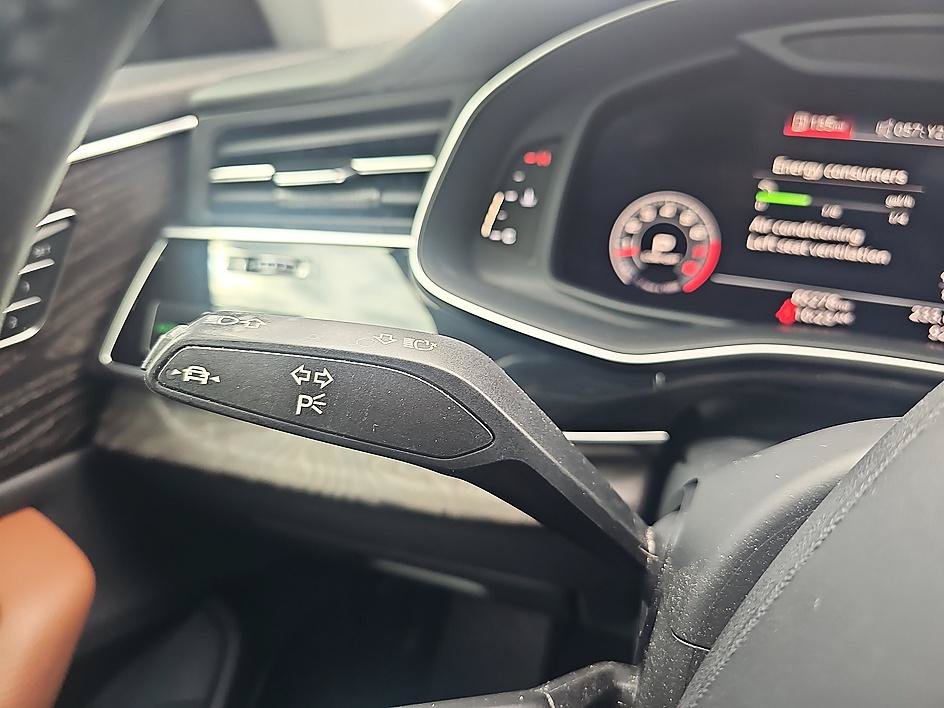 Used 2019 Audi Q8 Prestige AWD/4WD image 18