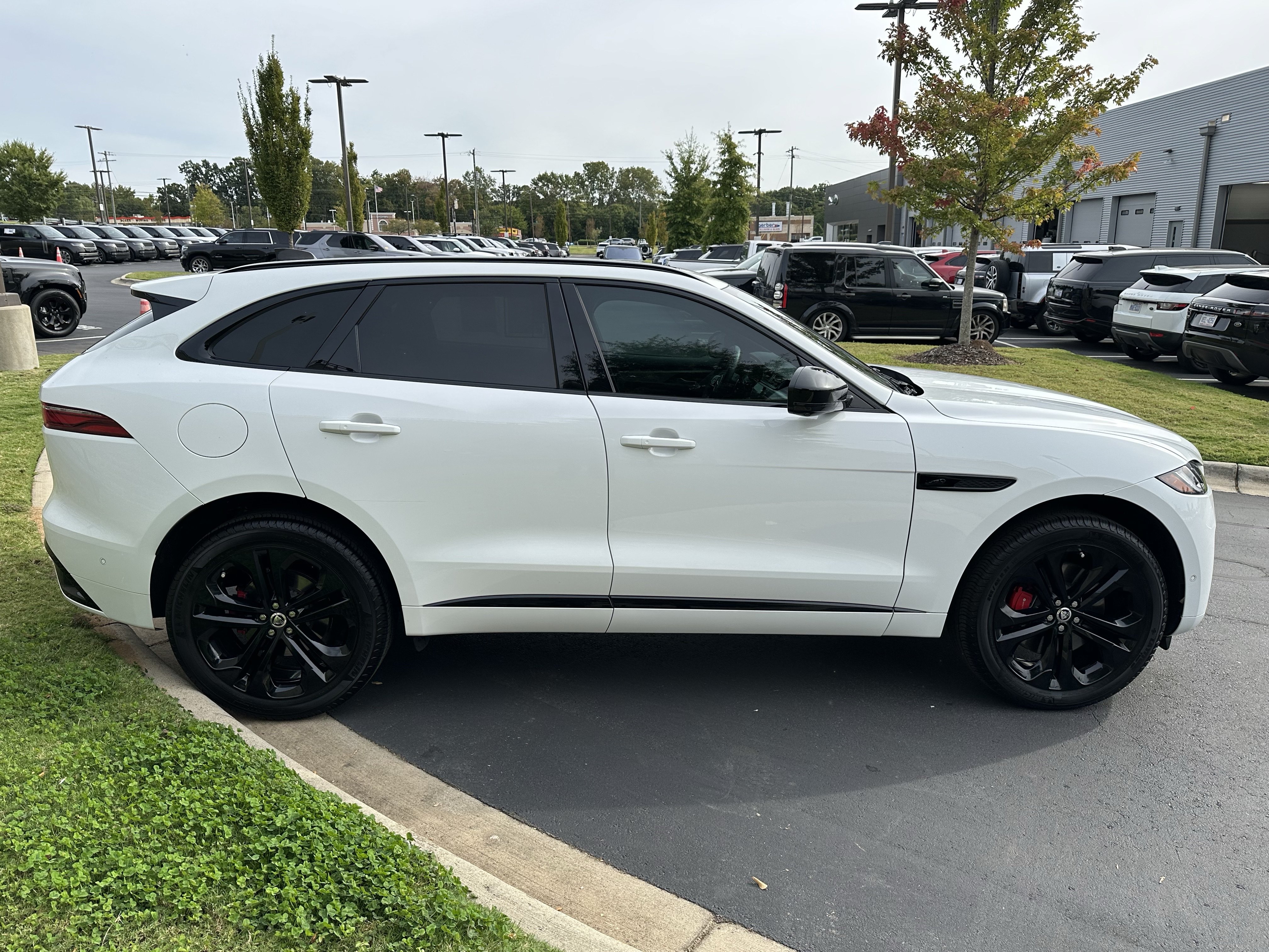 Certified 2026 Jaguar F-PACE R-Dynamic S AWD/4WD image 9