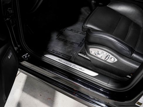 Used 2020 Porsche Macan Turbo AWD/4WD image 19