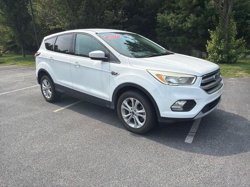 Used 2017 Ford Escape SE AWD/4WD image 4