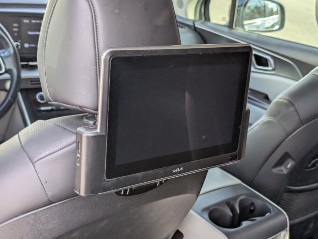 Used 2022 Kia Carnival LX FWD image 12