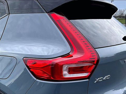 Used 2023 Volvo XC40 Recharge Plus image 32