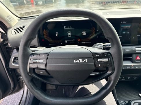 Used 2025 Kia K4 FWD image 12